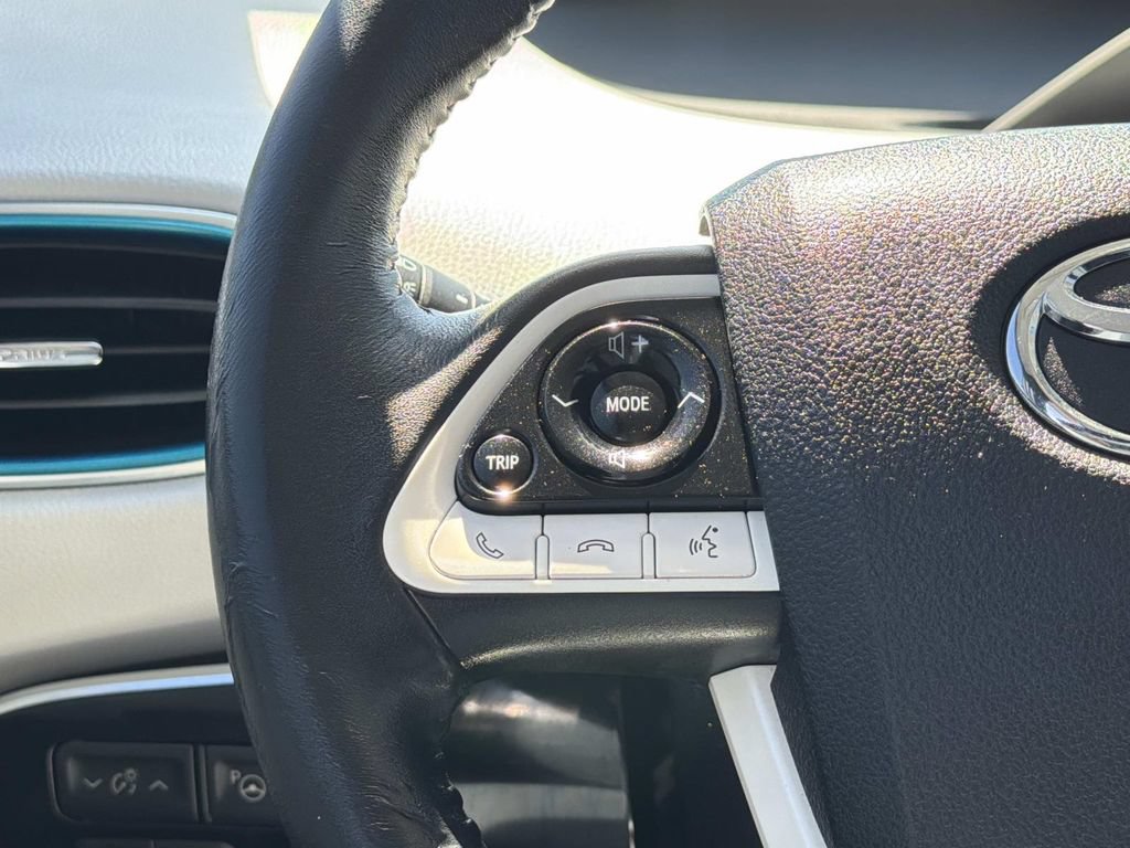 Used 2017 Toyota Prius Prime Advanced FWD image 11