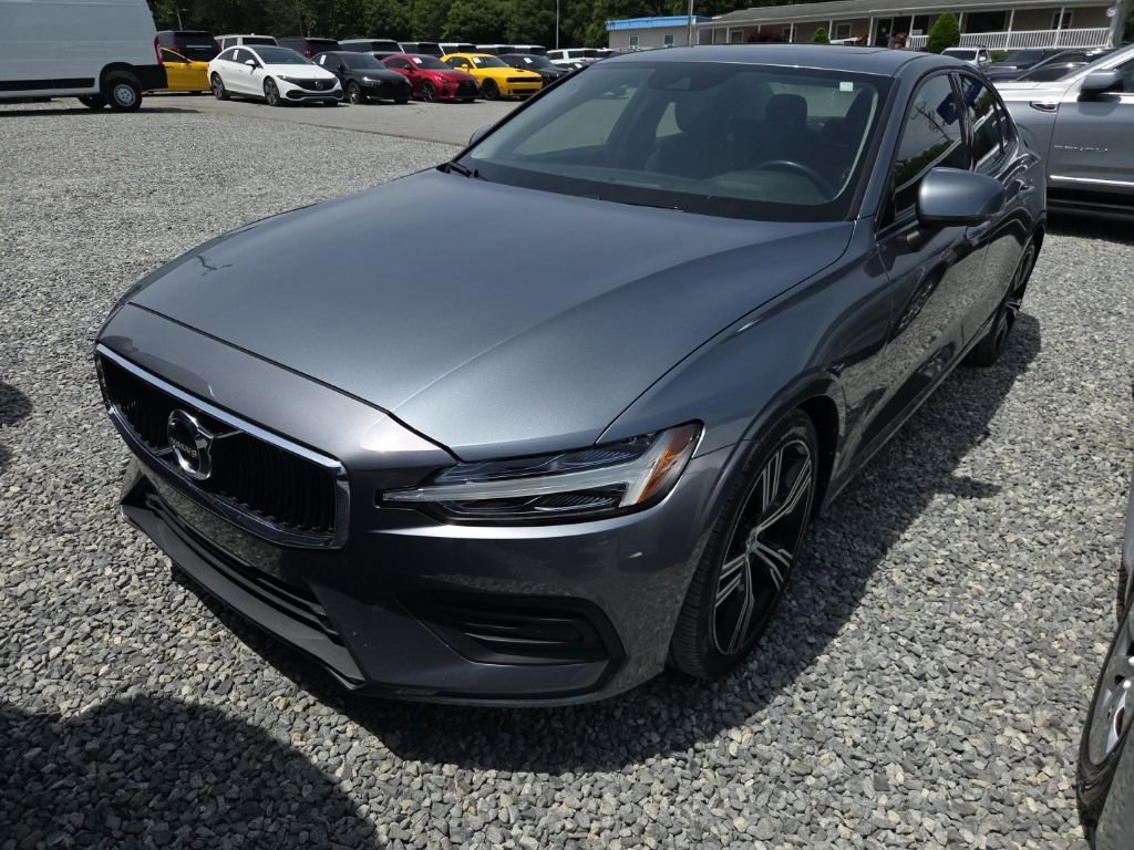 Used 2020 Volvo S60 T5 Momentum FWD image 1