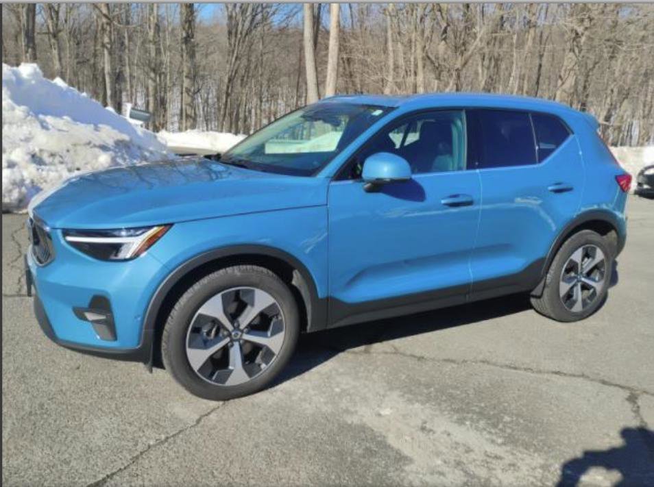 Used 2023 Volvo XC40 B5 Plus w/ Driver Assist Package image 12