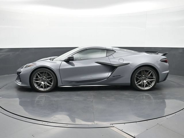 Used 2025 Chevrolet Corvette Z06 RWD image 2