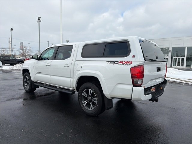 Used 2017 Toyota Tacoma TRD Sport image 5
