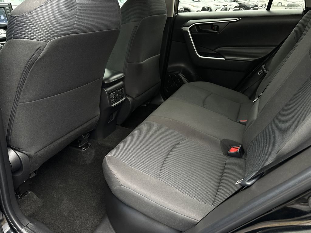 Used 2022 Toyota RAV4 LE image 15