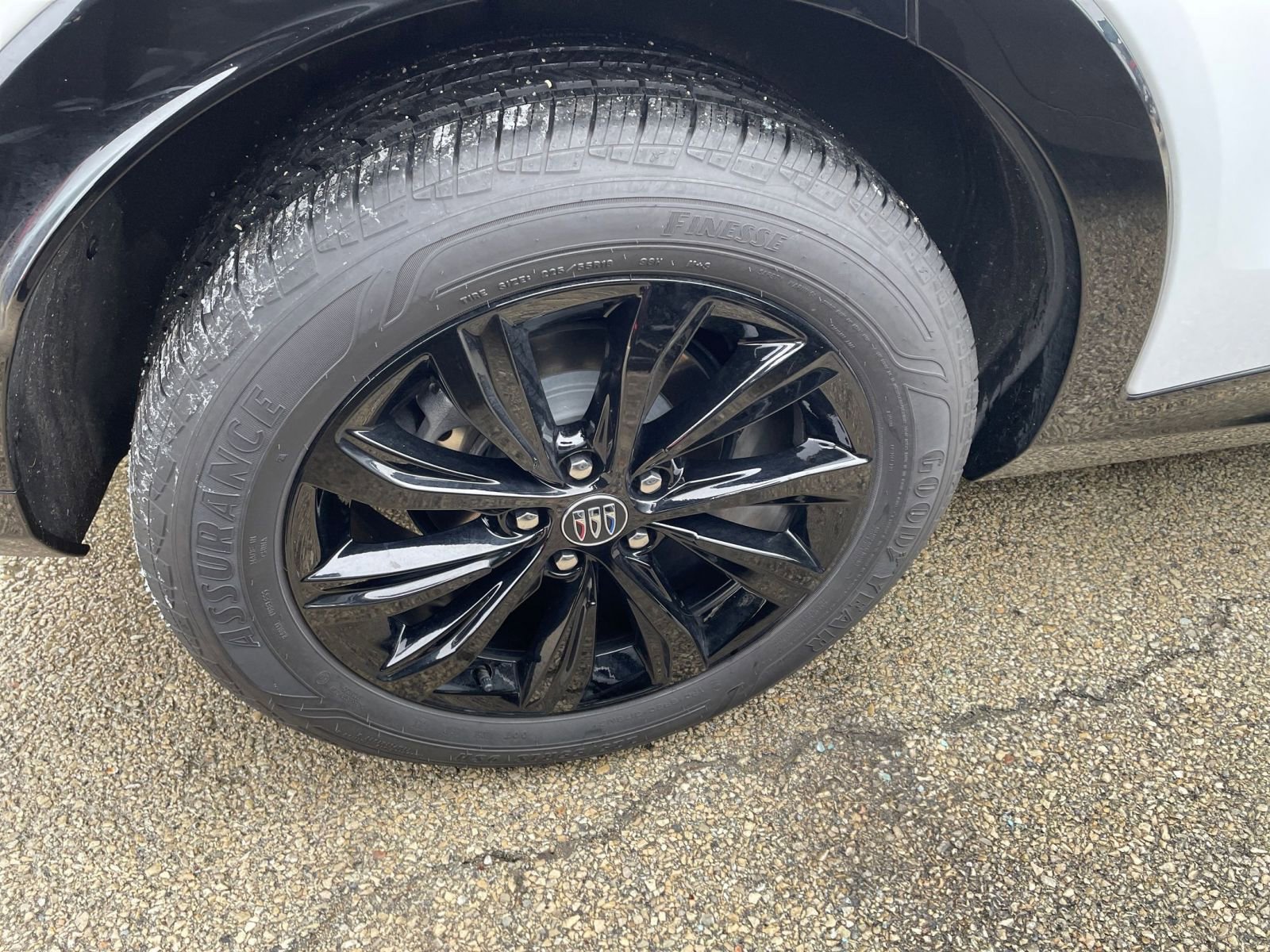 Used 2025 Buick Envista Sport Touring image 29