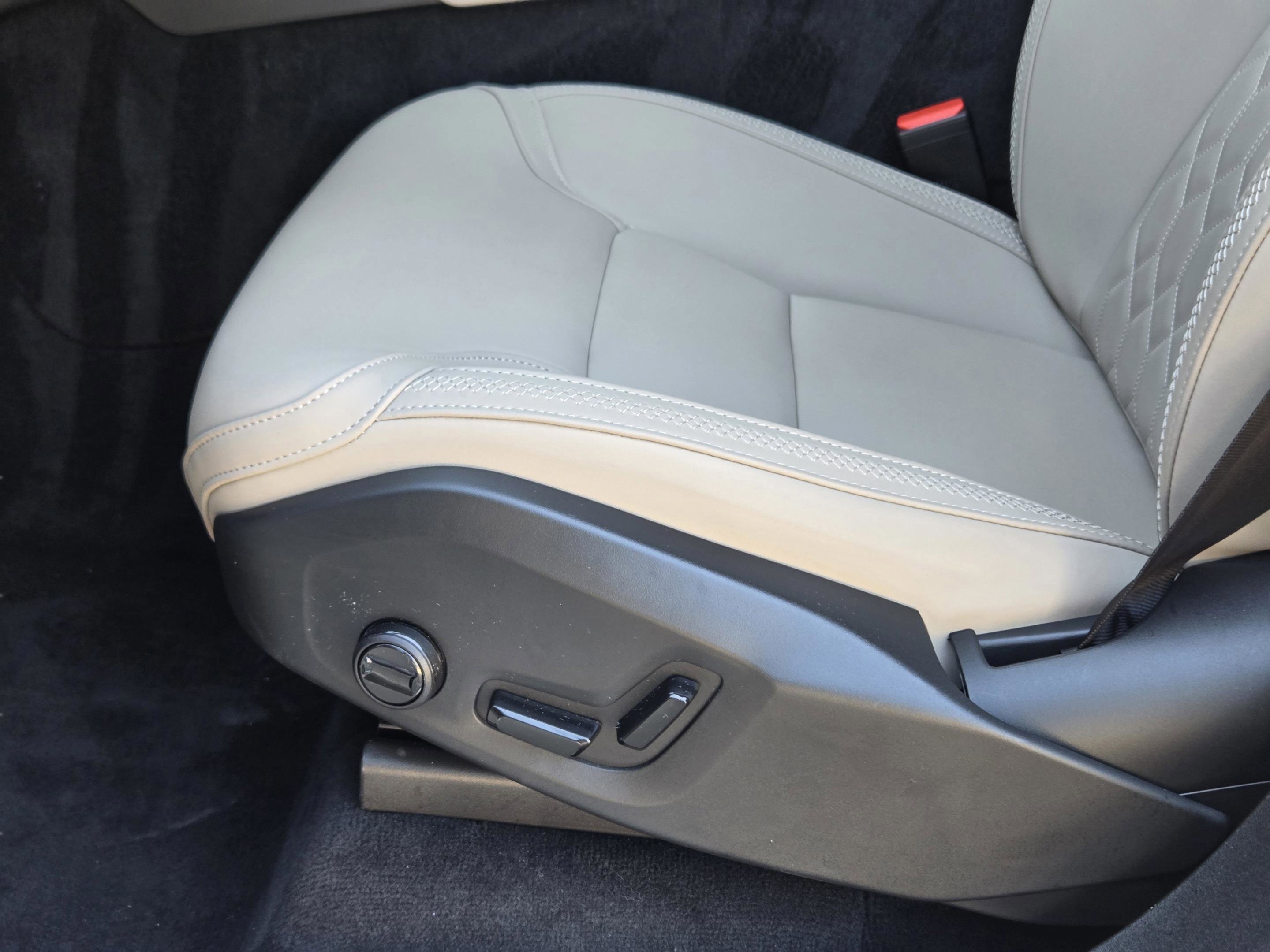 Certified 2025 Volvo XC90 T8 Plus w/ Protection Package Premier image 26