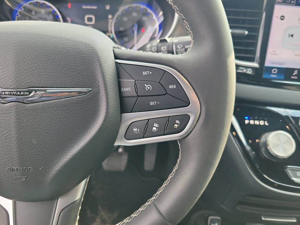 Used 2025 Chrysler Pacifica Select FWD image 29