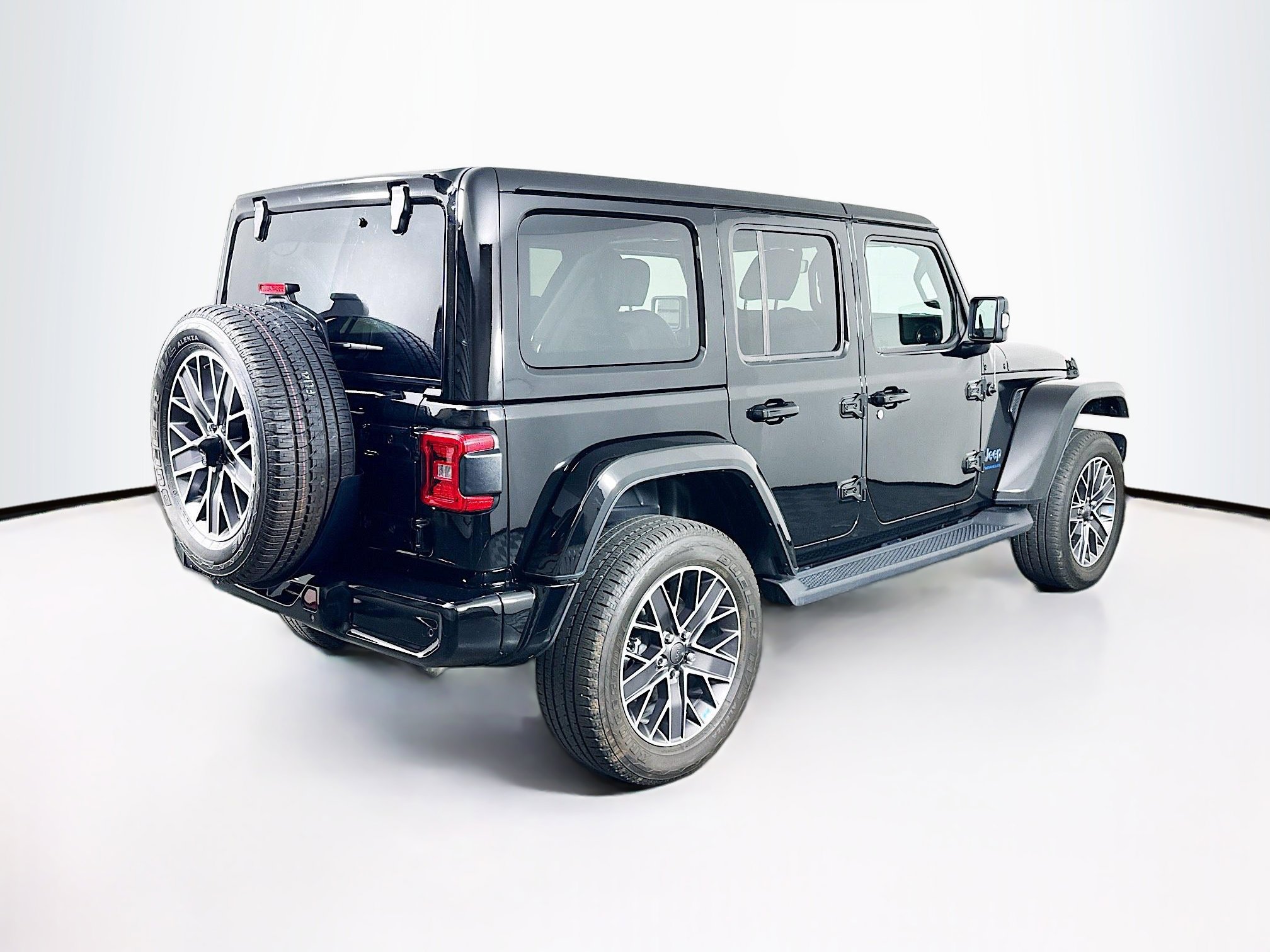 Used 2023 Jeep Wrangler Unlimited Sahara AWD/4WD image 9