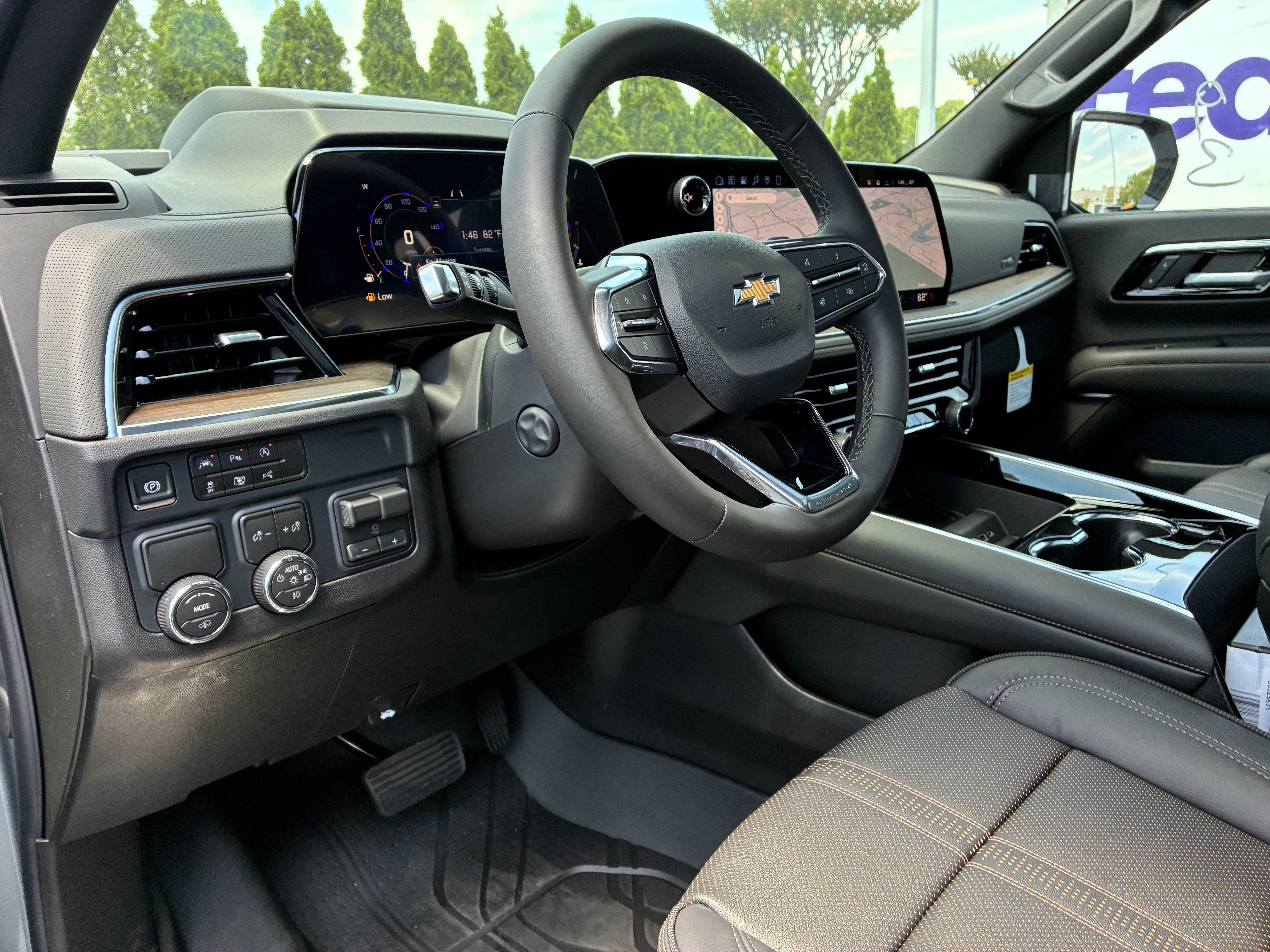 Used 2026 Chevrolet Suburban High Country RWD image 23