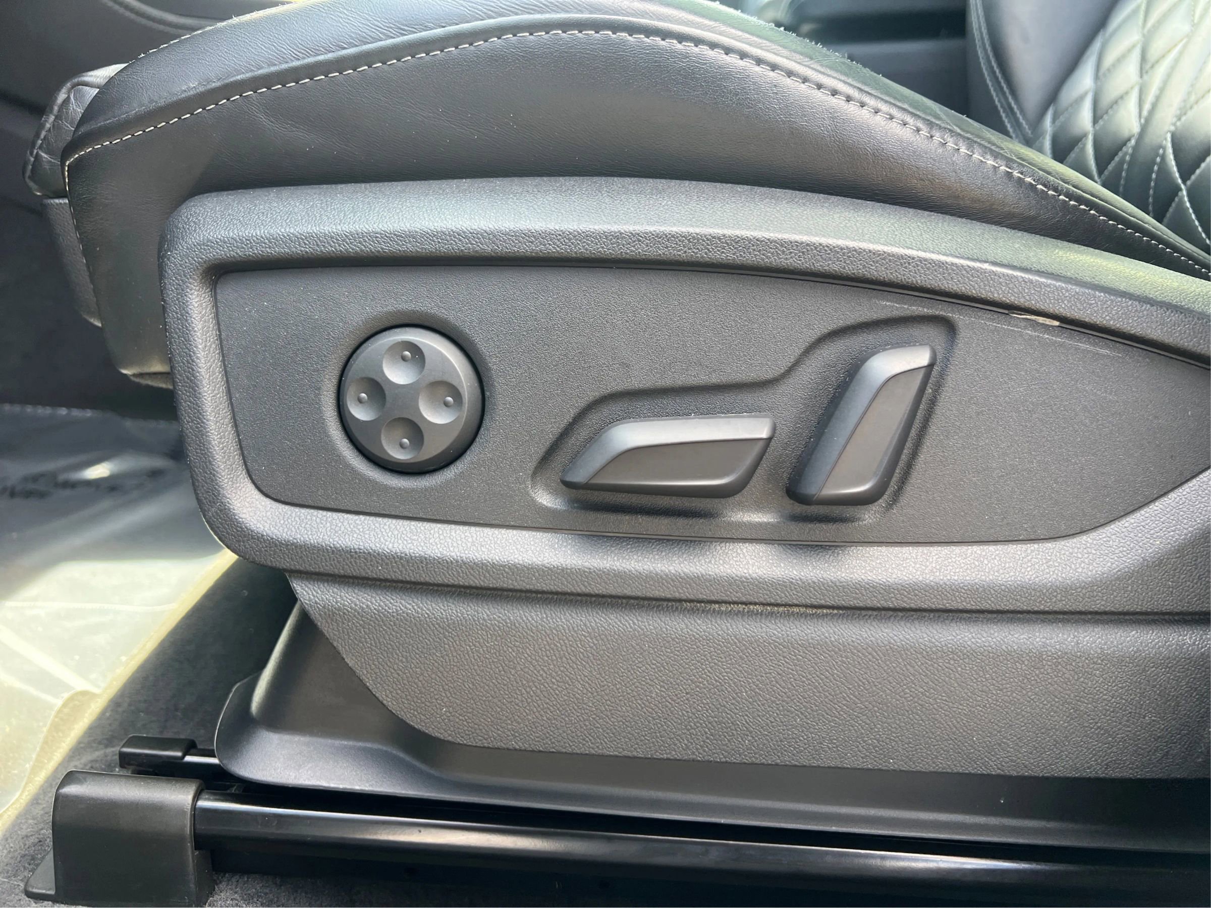 Used 2020 Audi SQ5 Premium Plus w/ Premium Plus Package image 33