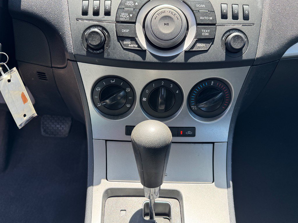 Used 2010 MAZDA MAZDA3 i Touring FWD image 17