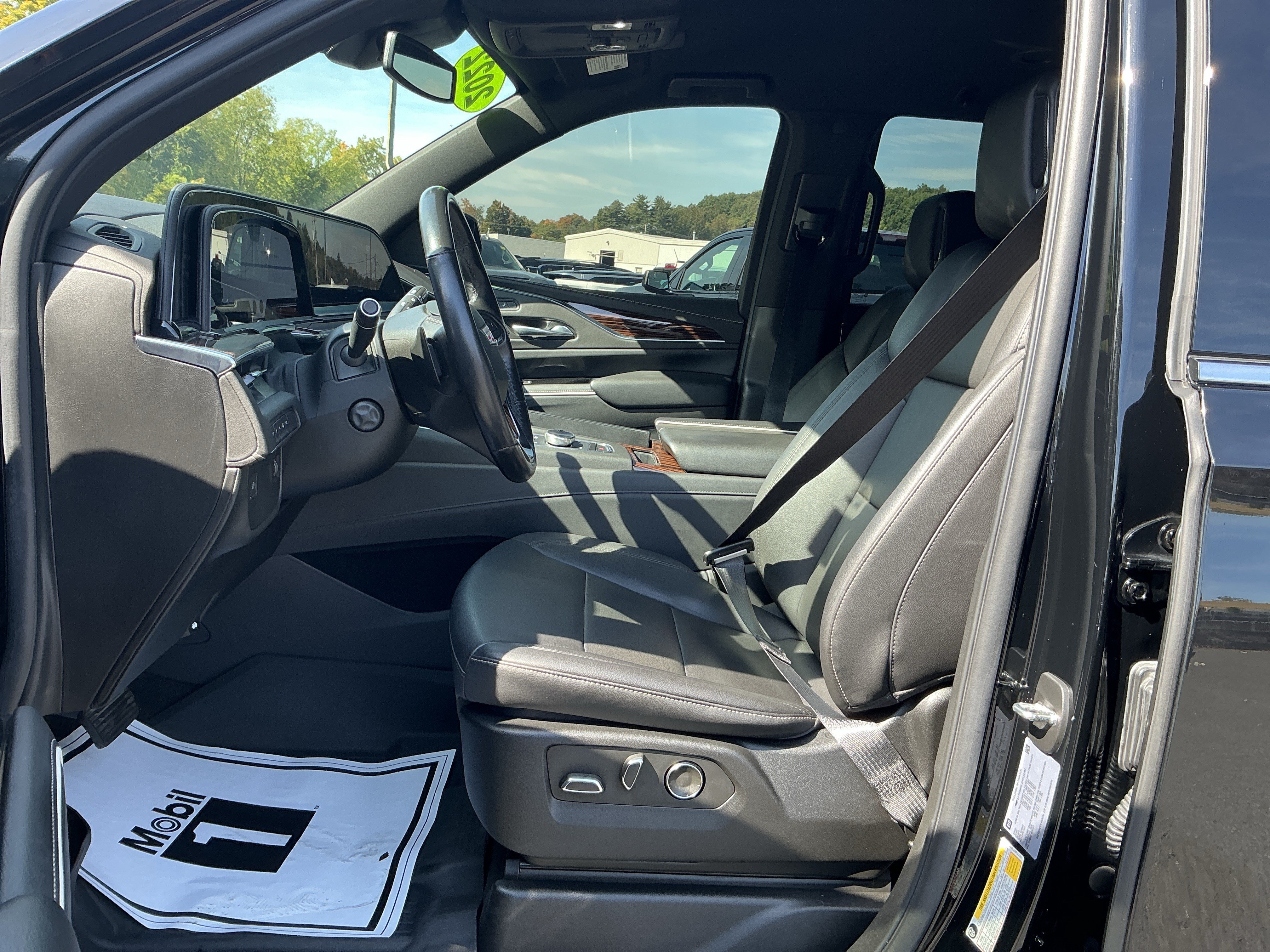 Used 2022 Cadillac Escalade Luxury AWD/4WD image 17