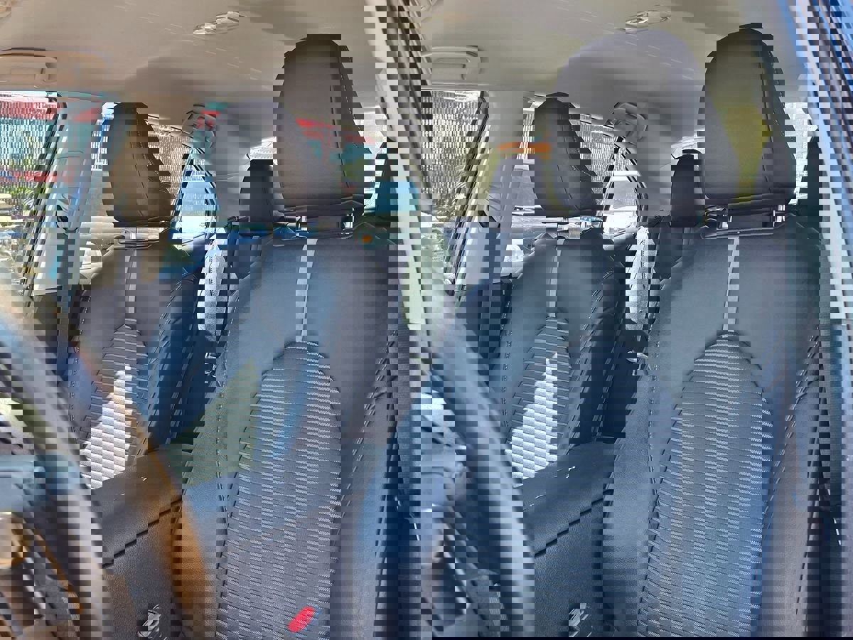 Used 2020 Toyota Camry SE w/ Convenience Package image 19