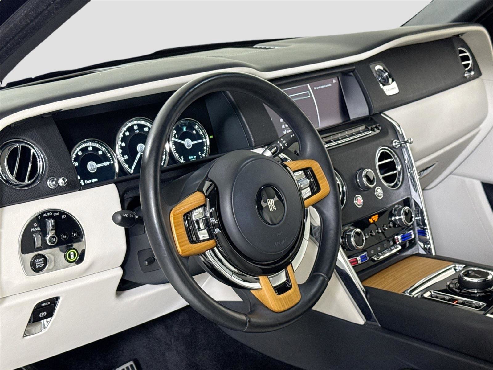 Used 2019 Rolls-Royce Cullinan image 17