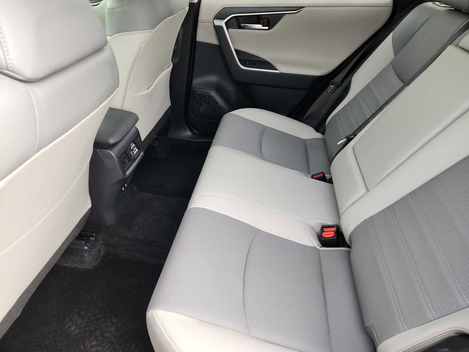 Used 2019 Toyota RAV4 Limited image 31