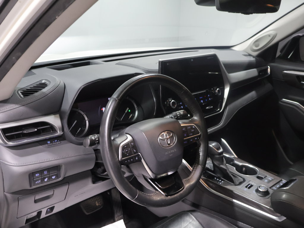 Used 2021 Toyota Highlander Platinum AWD/4WD image 14