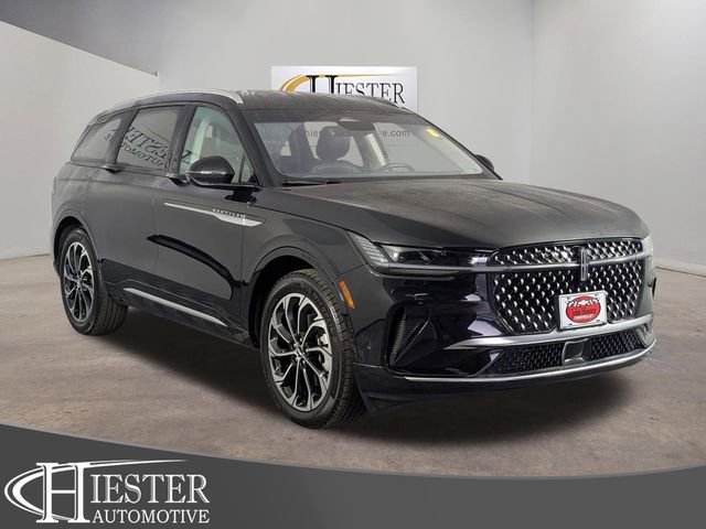 Used 2024 Lincoln Nautilus Reserve image 1