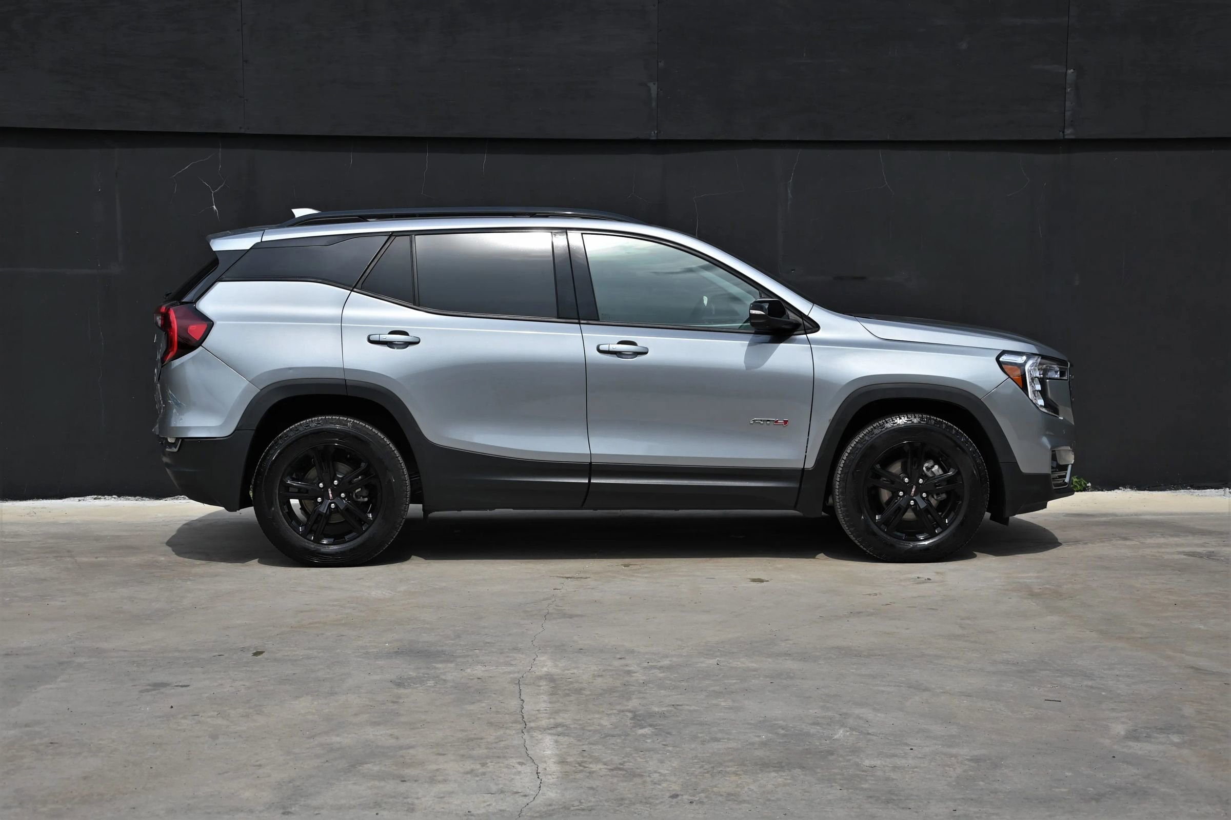 Used 2024 GMC Terrain AT4 w/ Tech Package AWD/4WD image 7
