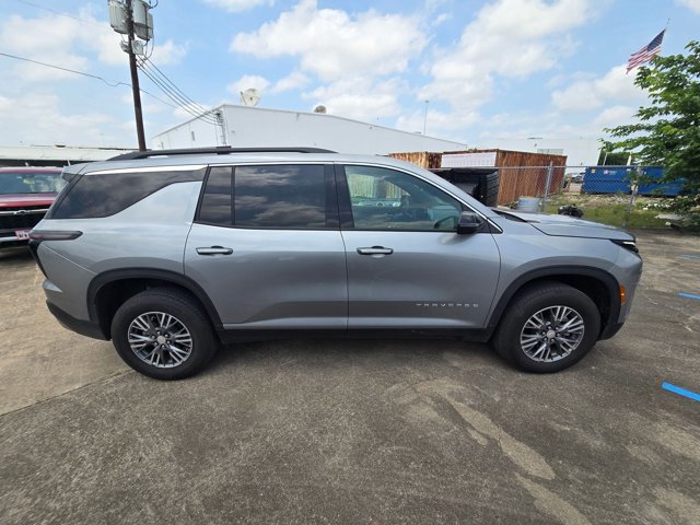 Used 2026 Chevrolet Traverse LT FWD image 4