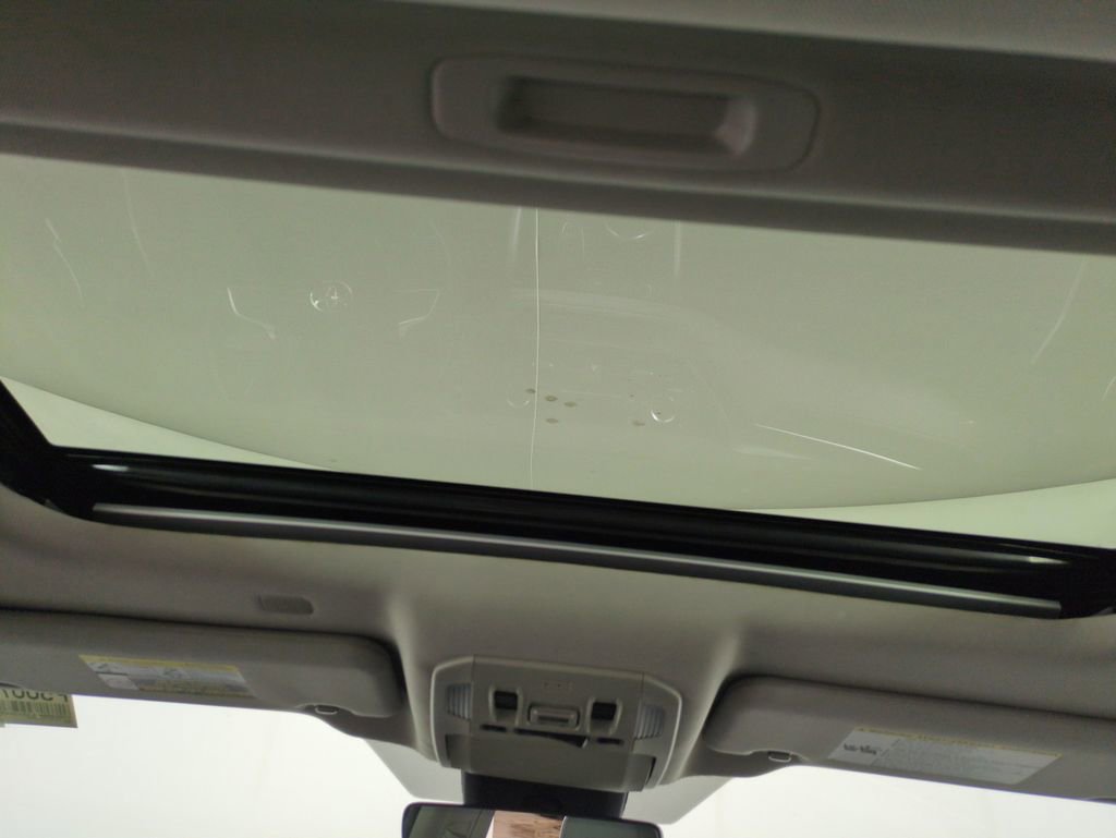 Used 2020 Toyota Highlander XLE image 22