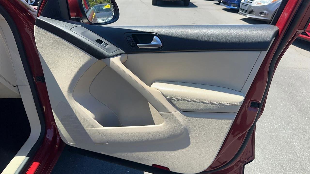 Used 2016 Volkswagen Tiguan S image 20