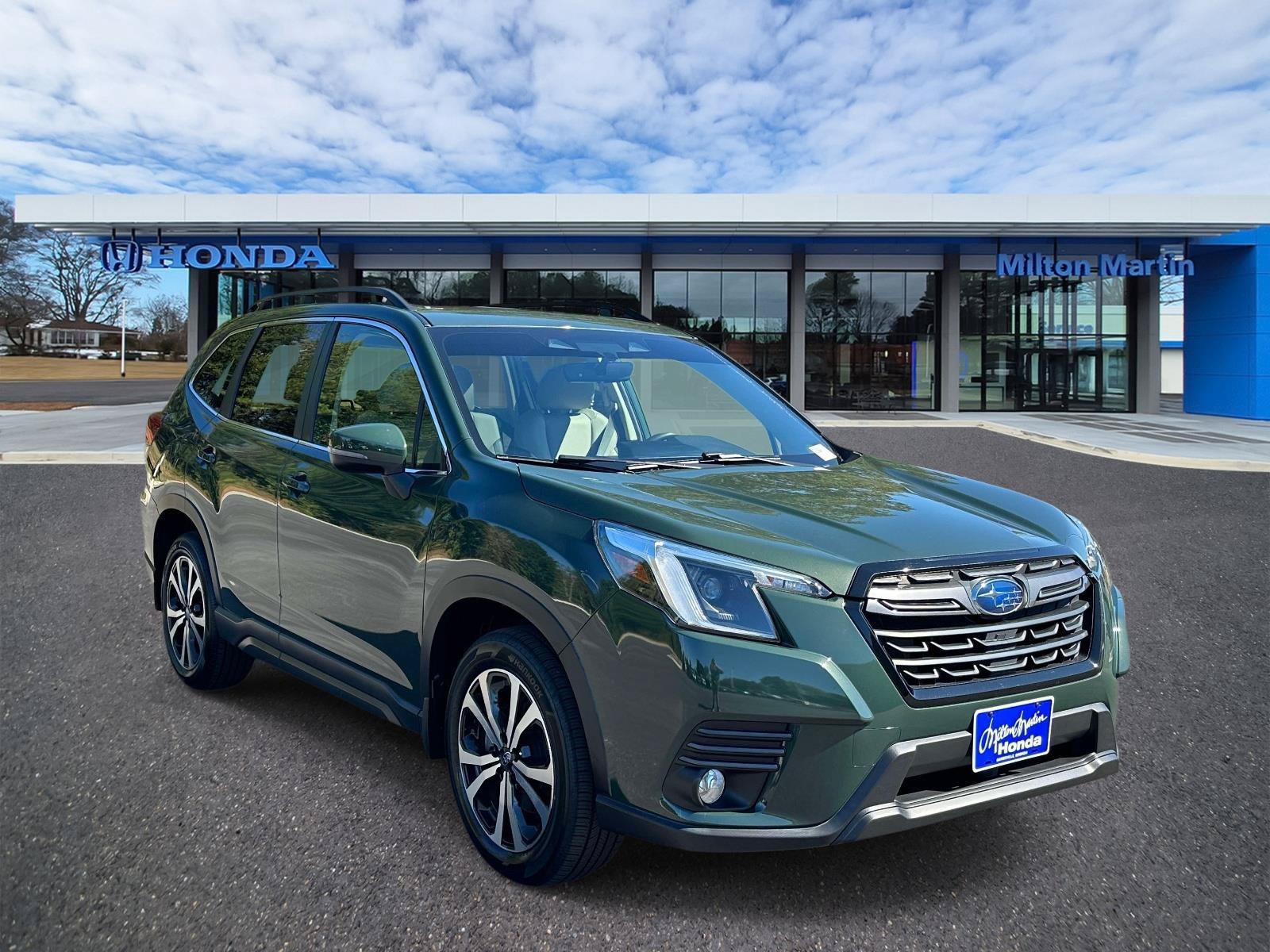 Used 2023 Subaru Forester Limited AWD/4WD image 1