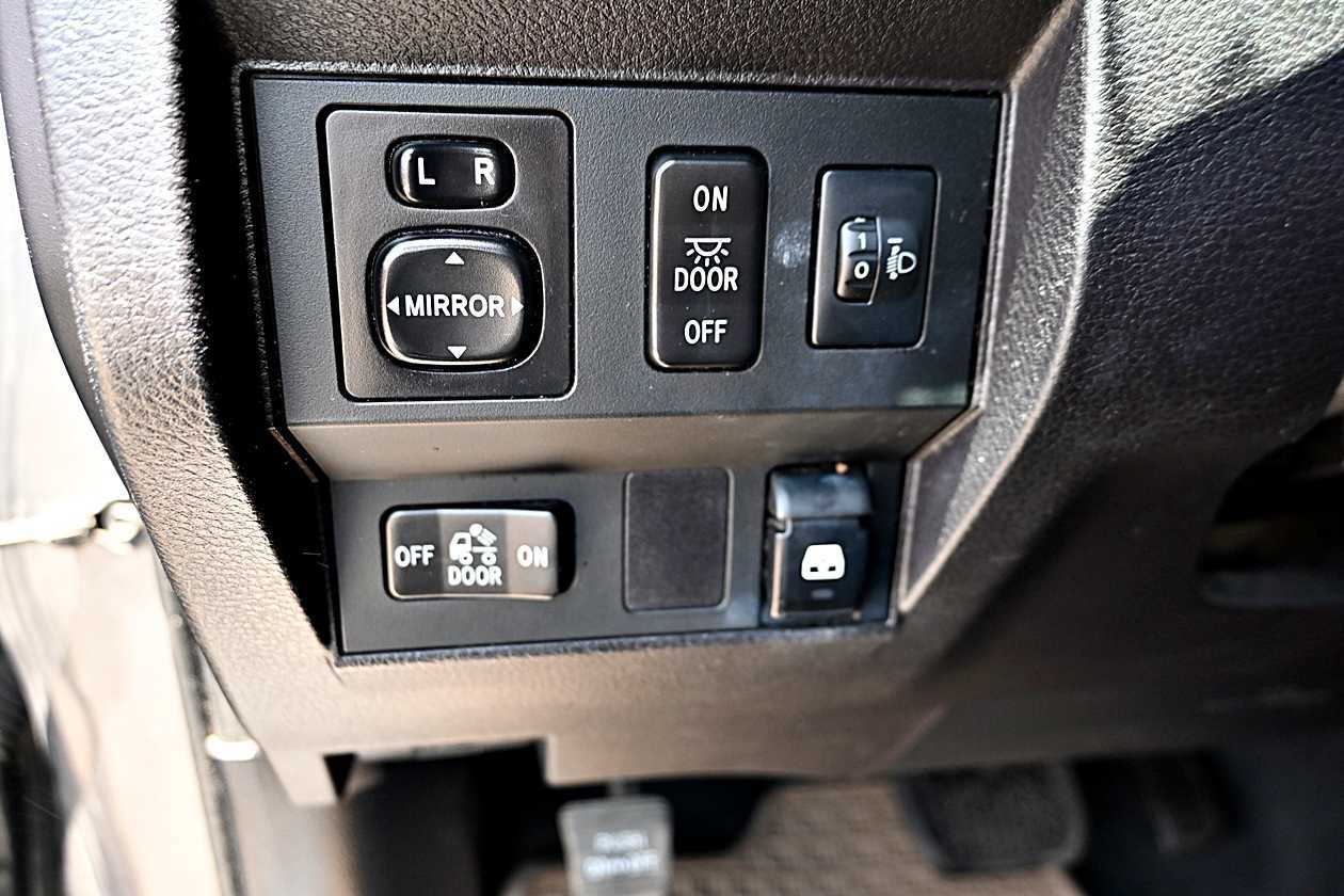 Used 2014 Toyota Tundra SR5 w/ SR5 Upgrade Package RWD image 19