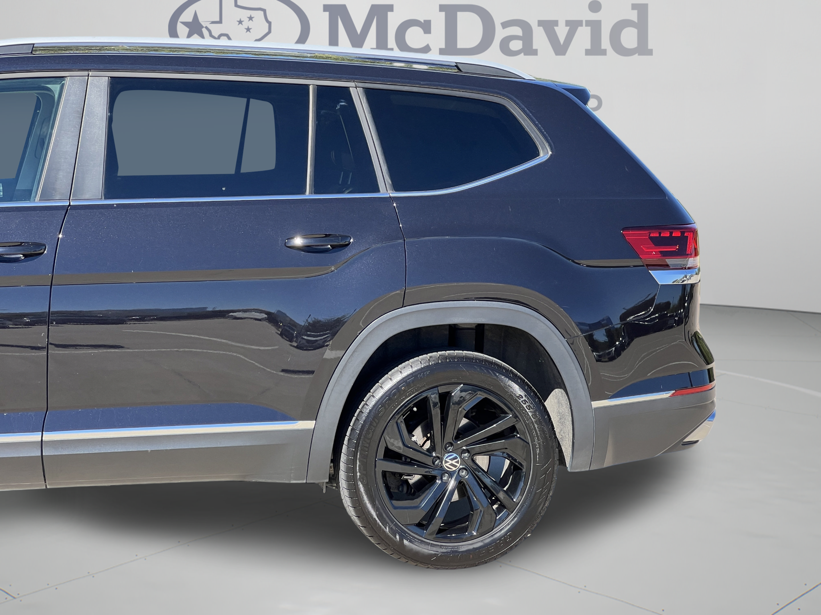 Used 2021 Volkswagen Atlas SEL FWD image 32