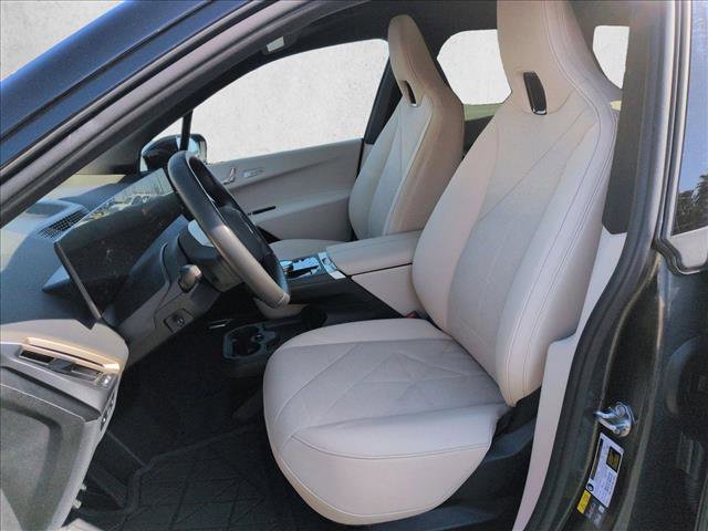Used 2026 BMW iX xDrive60 image 16