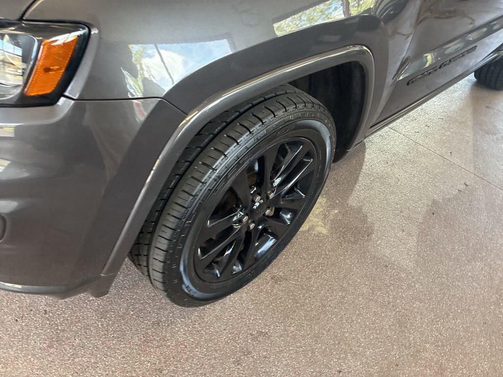 Used 2020 Jeep Grand Cherokee Altitude AWD/4WD image 4