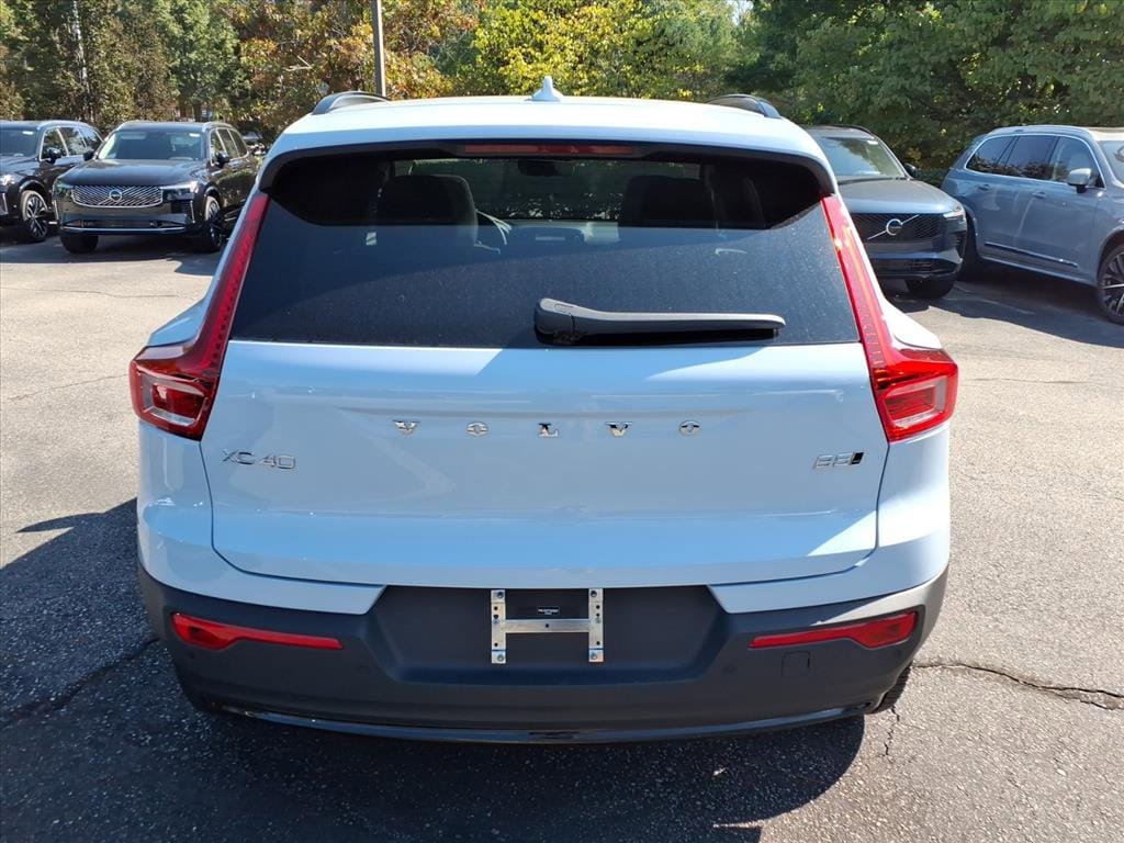 New 2026 Volvo XC40 B5 Plus w/ Protection Package Premier AWD/4WD image 4