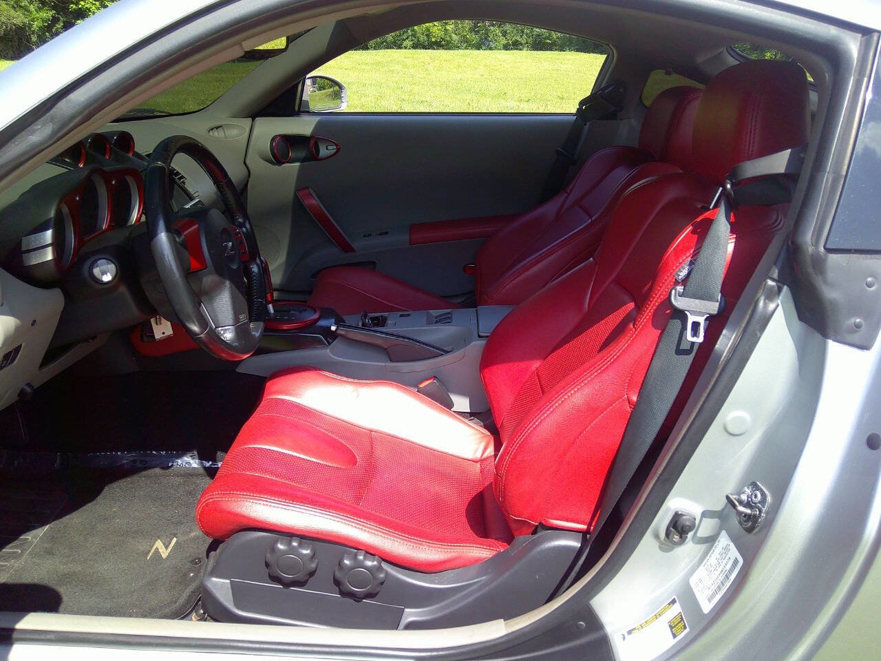 Used 2004 Nissan 350Z Touring w/ Cargo Convenience Pkg image 14