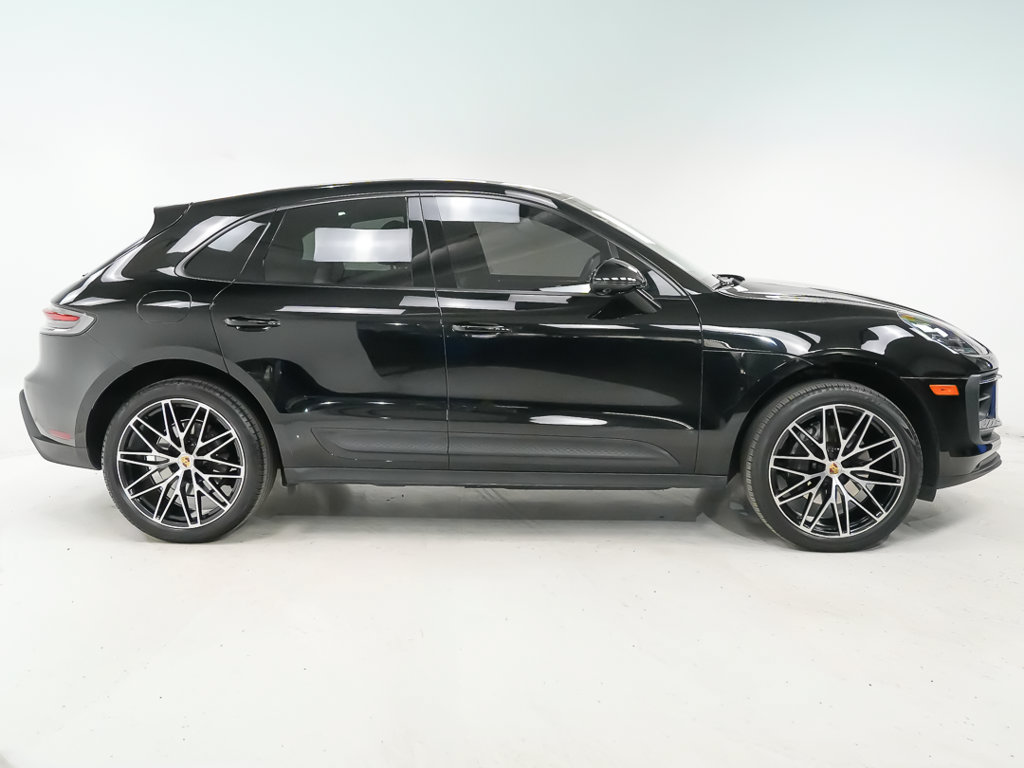 Certified 2024 Porsche Macan AWD/4WD image 9