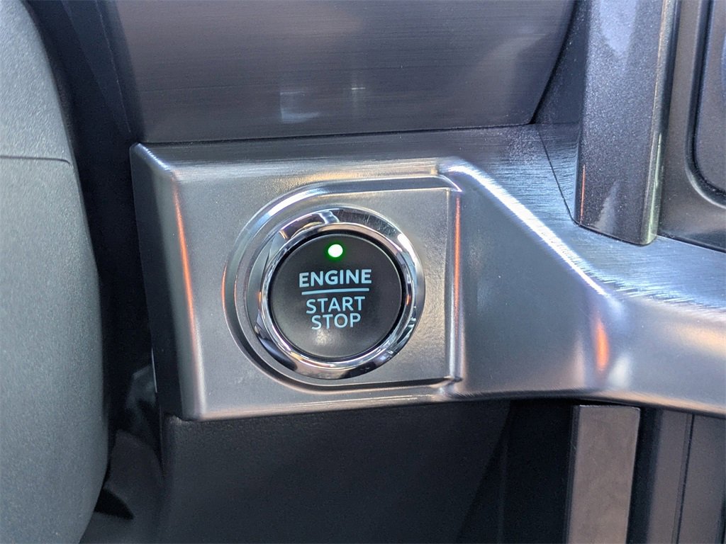 Used 2022 Ford F150 Lariat w/ Equipment Group 502A High image 31