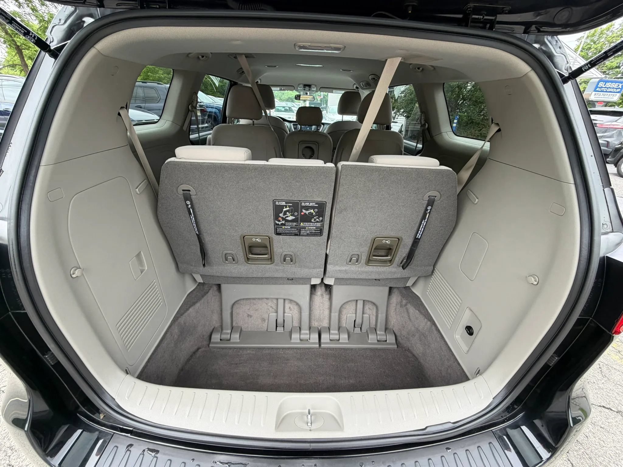 Used 2019 Kia Sedona LX FWD image 34