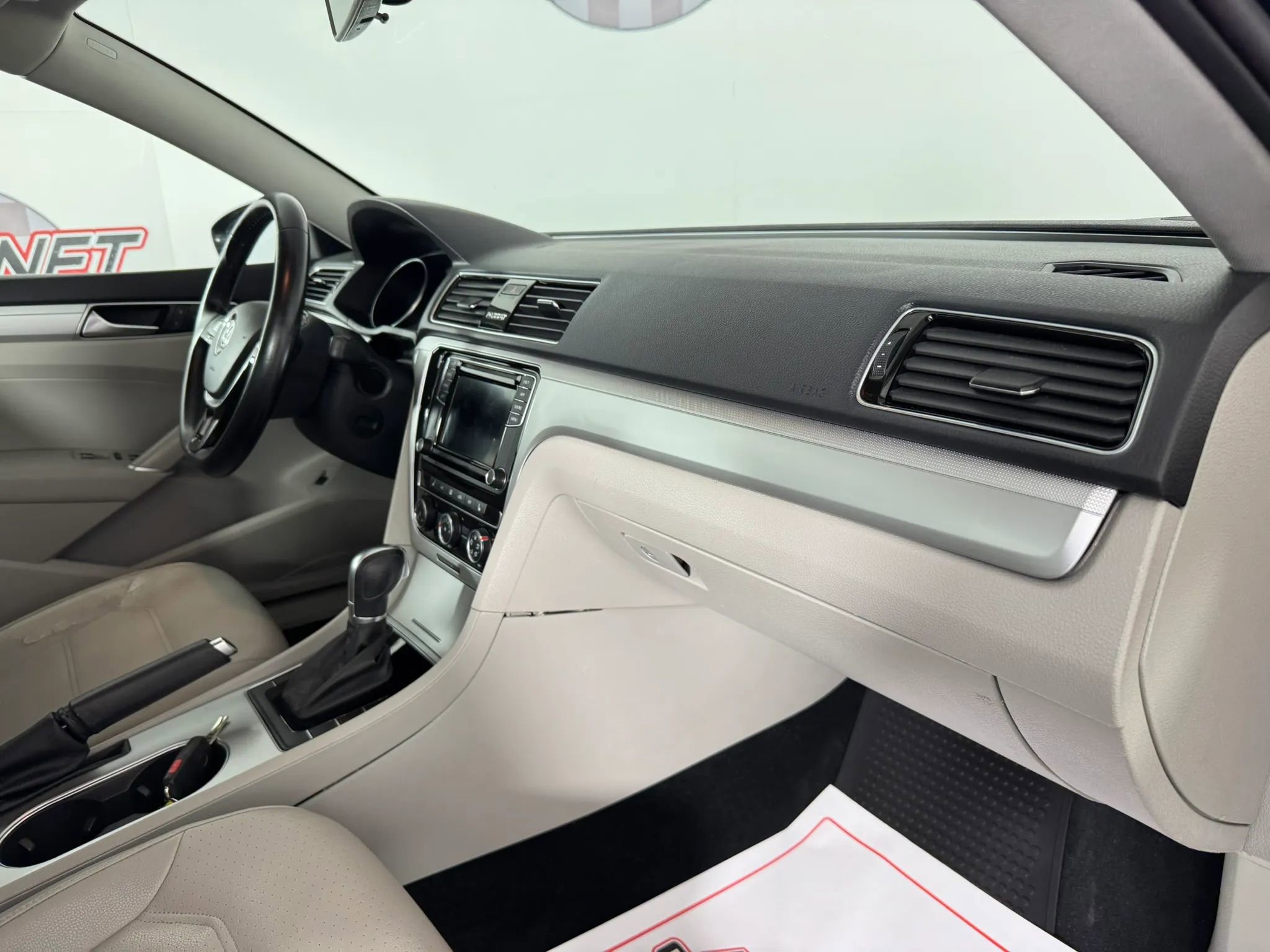 Used 2019 Volkswagen Passat 2.0T Wolfsburg w/ Wheels & Sunroof Package image 12