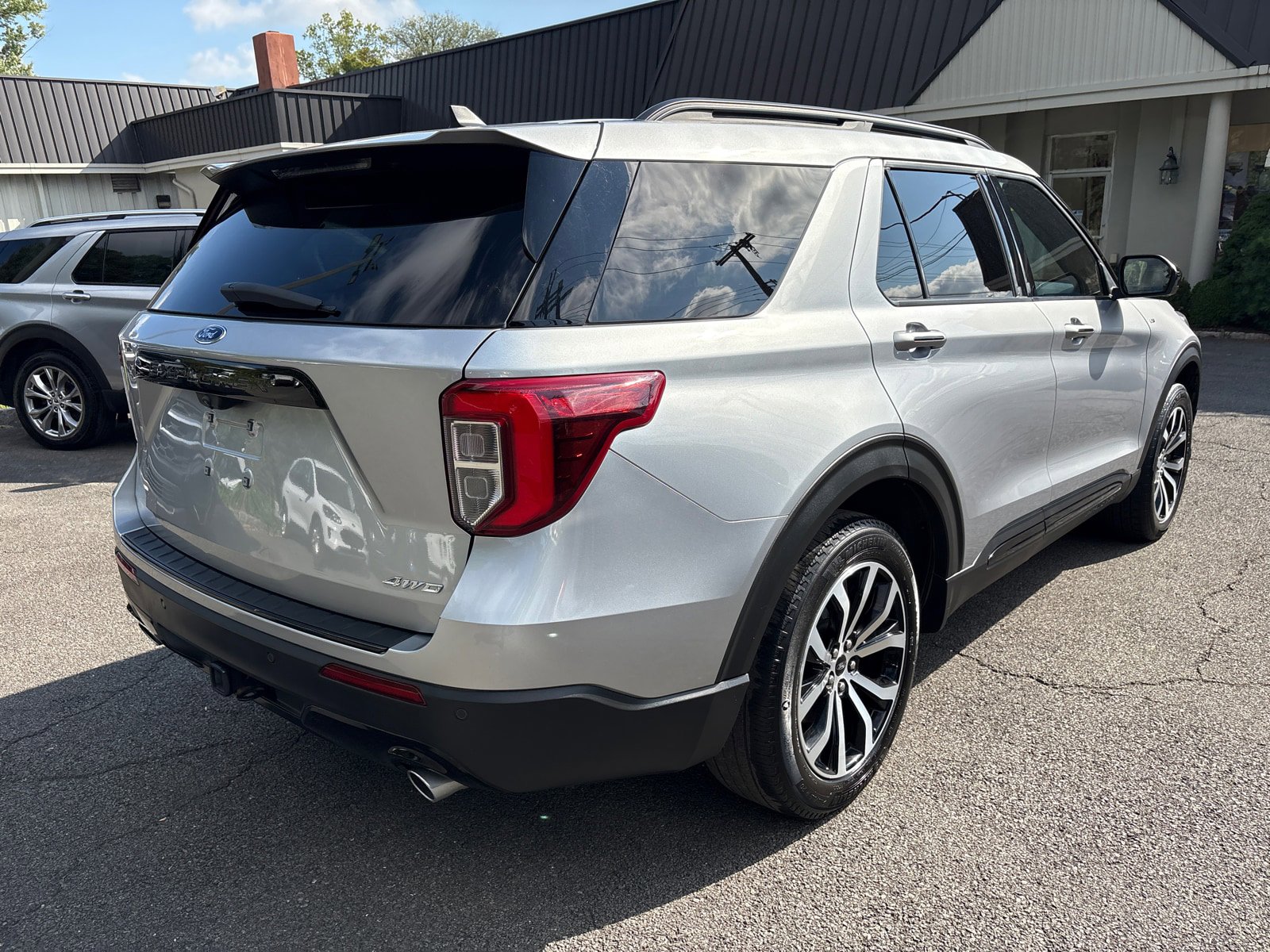 Used 2022 Ford Explorer ST-Line w/ Class IV Trailer Tow Package AWD/4WD image 8