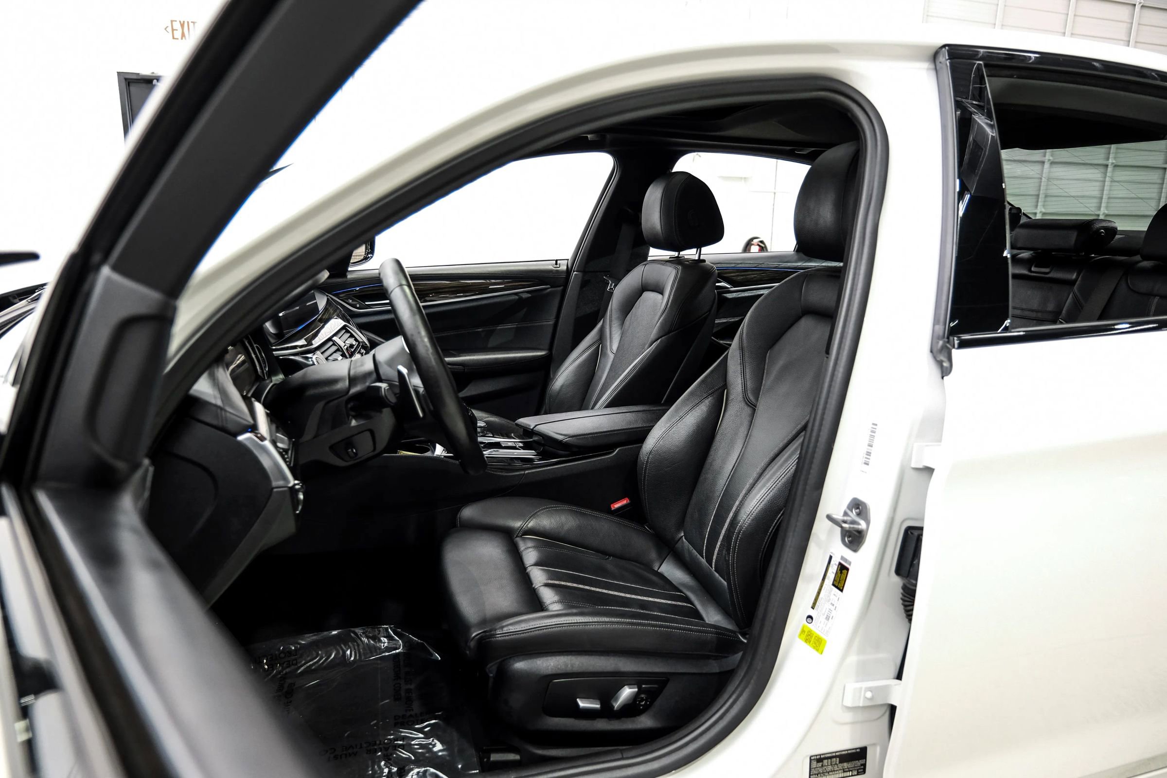 Used 2018 BMW 540i w/ M Sport Package RWD image 41