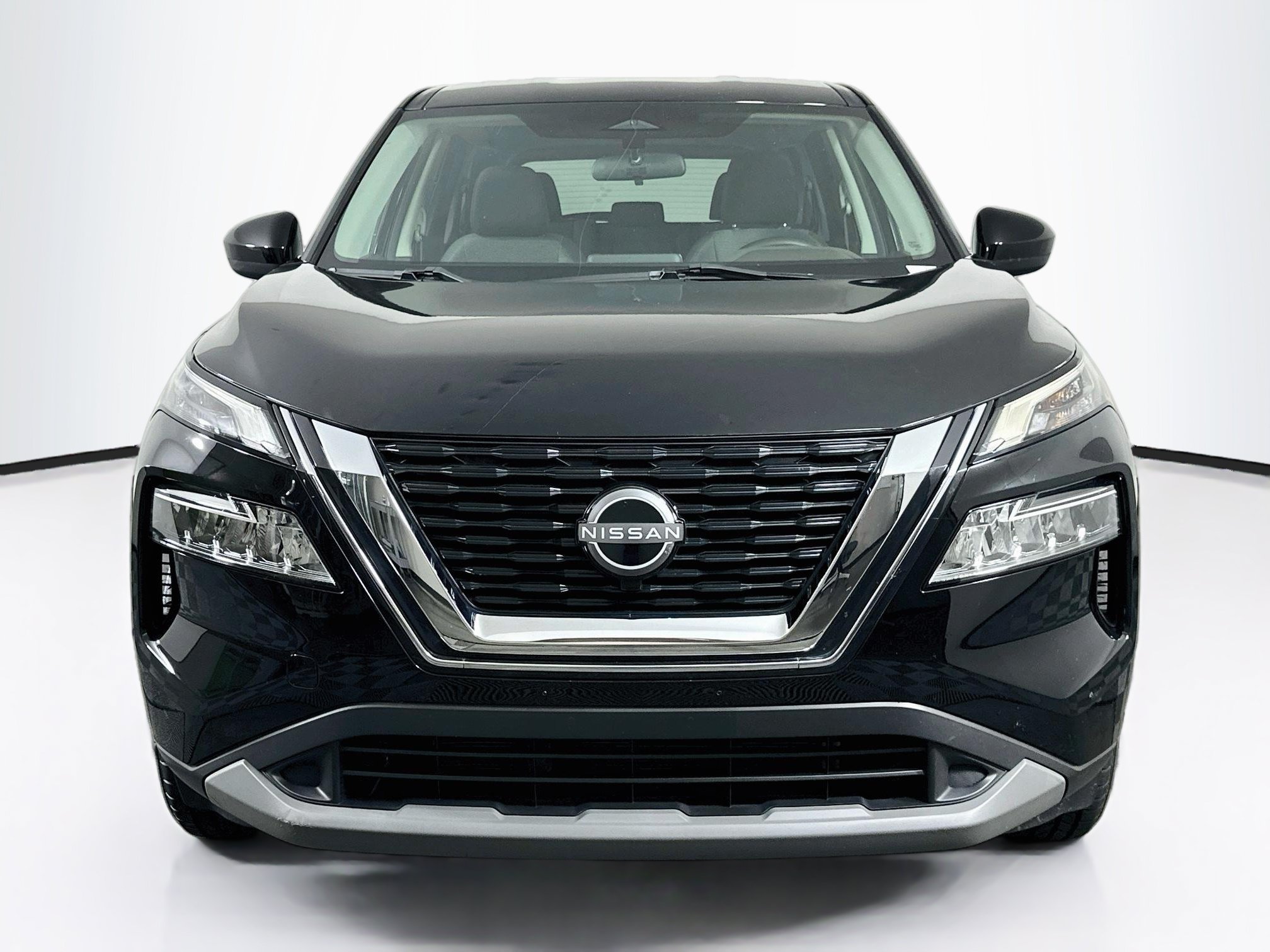 Used 2023 Nissan Rogue SV FWD image 2