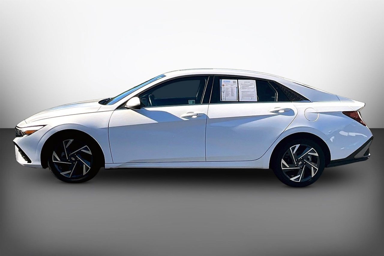 Used 2025 Hyundai Elantra SEL FWD image 5