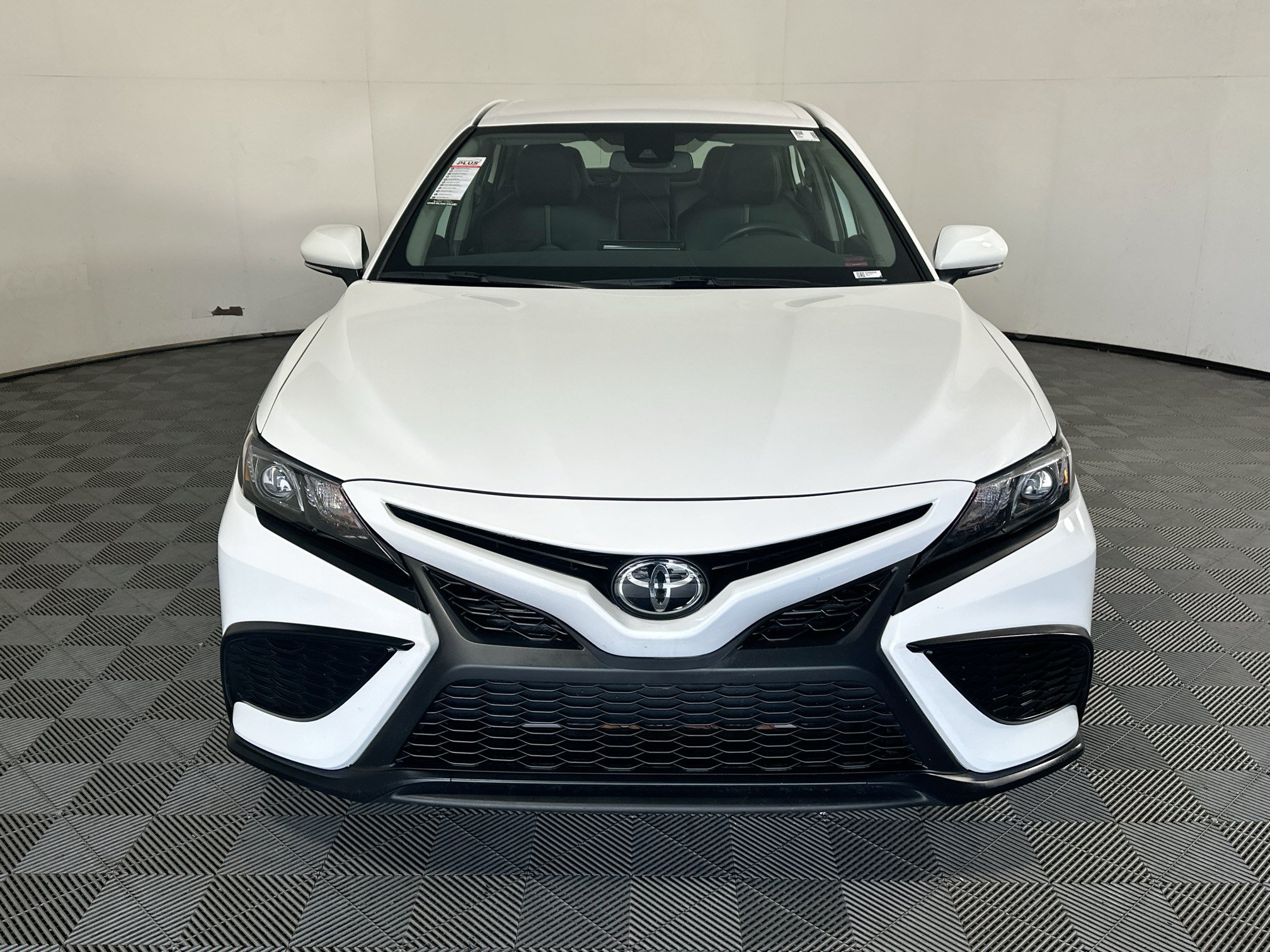 Used 2024 Toyota Camry SE w/ Convenience Package FWD image 8