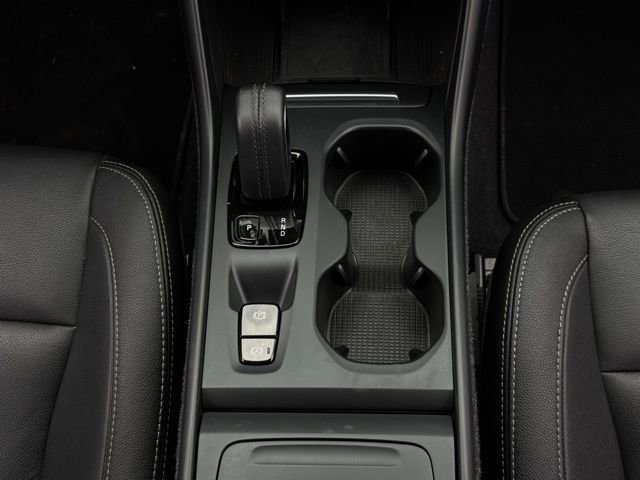 Used 2021 Volvo XC40 T5 Momentum image 26
