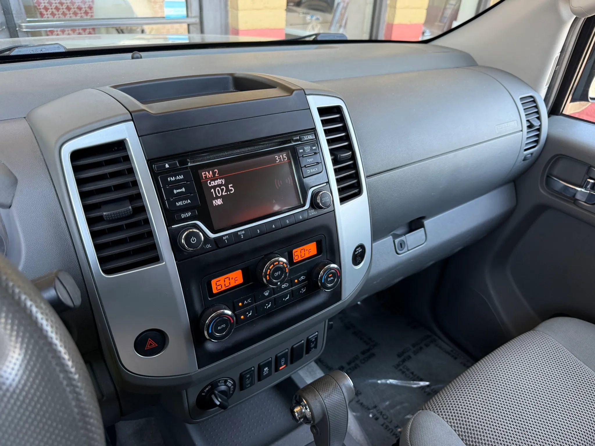Used 2015 Nissan Frontier SV w/ SV Value Truck Package AWD/4WD image 31