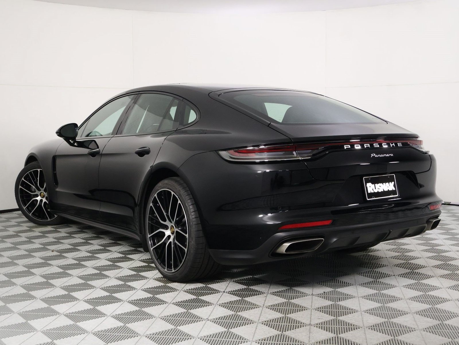 Certified 2023 Porsche Panamera RWD image 4