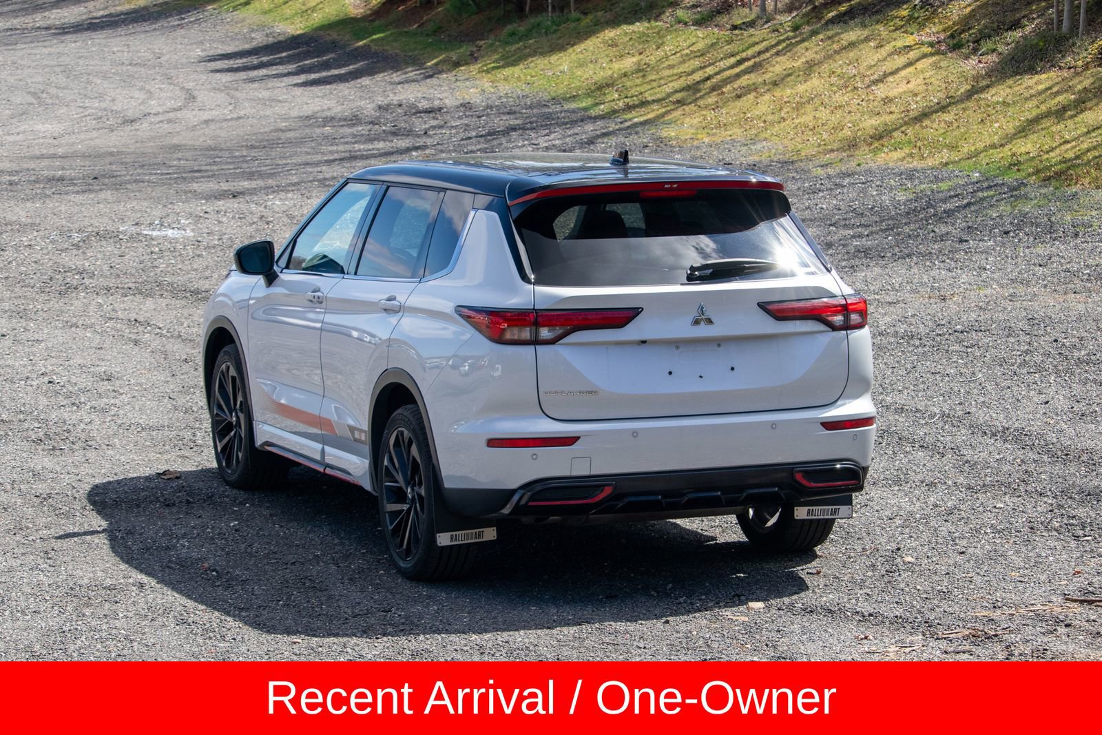 Used 2023 Mitsubishi Outlander SE image 6