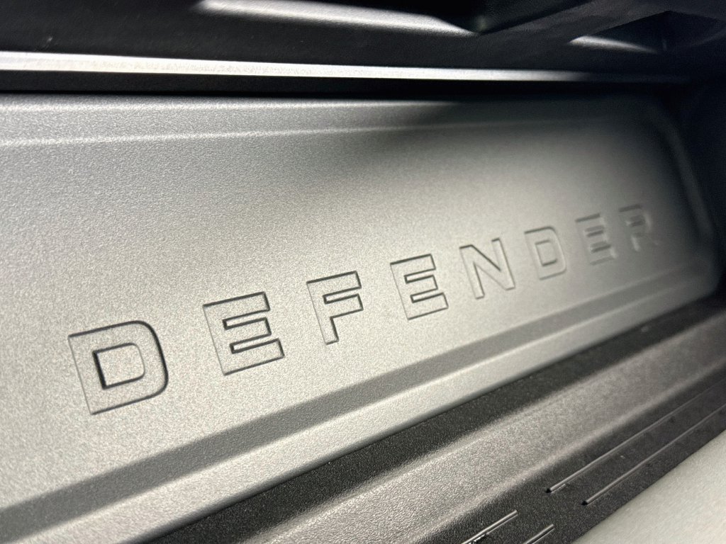 Used 2026 Land Rover Defender 110 X-Dynamic SE AWD/4WD image 22