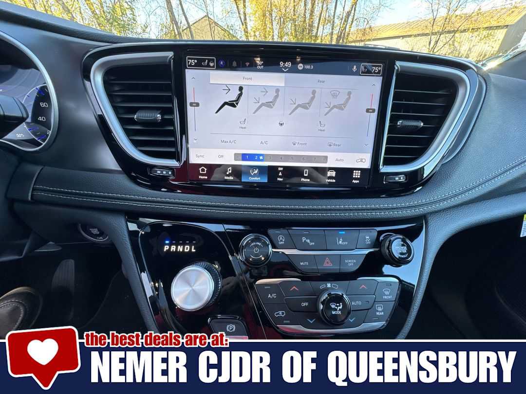 New 2026 Chrysler Pacifica Select AWD/4WD image 19