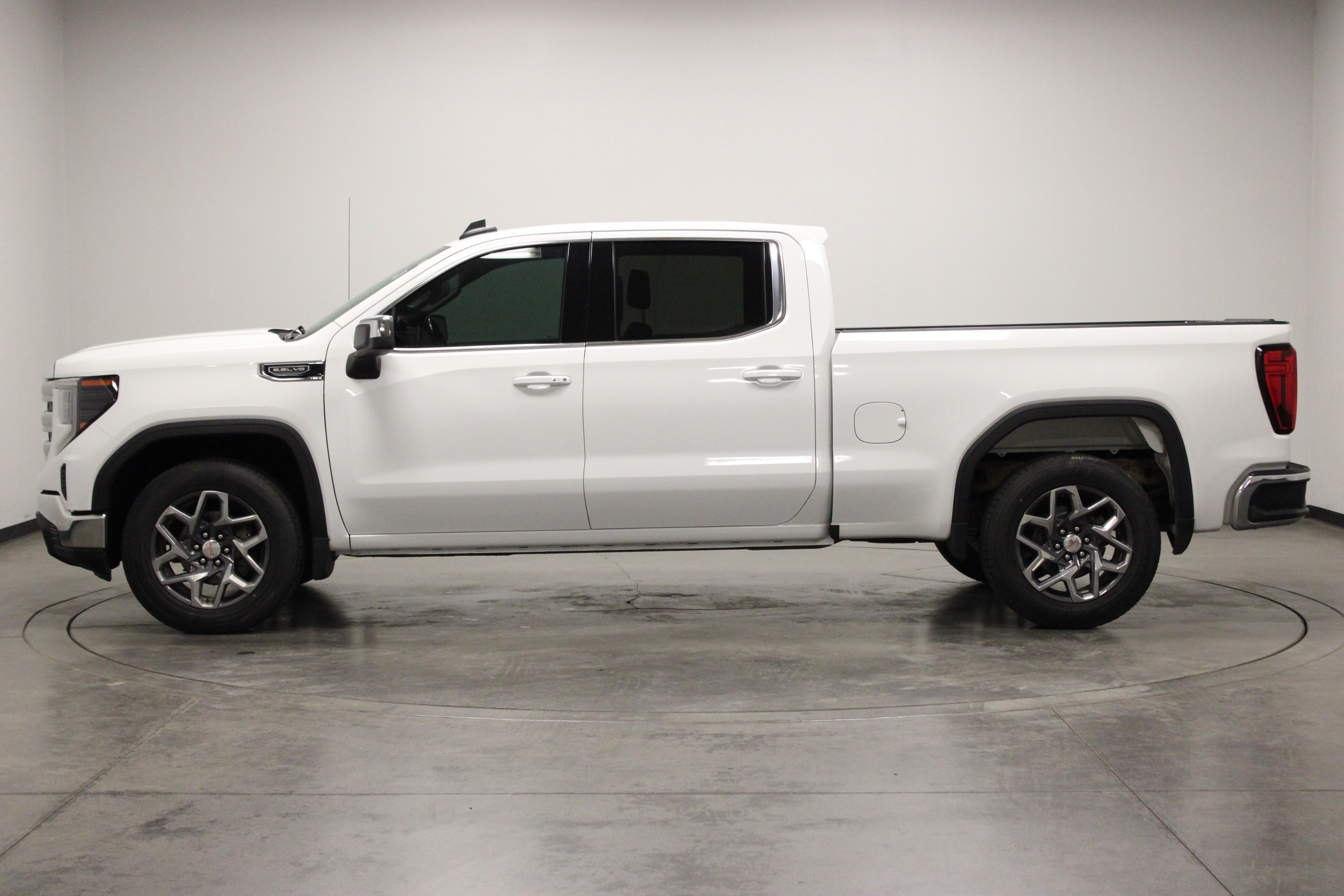 Used 2023 GMC Sierra 1500 SLE w/ Max Trailering Package AWD/4WD image 5
