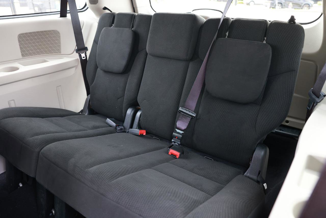 Used 2015 Dodge Grand Caravan SE FWD image 26