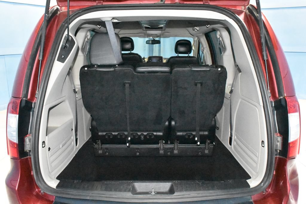 Used 2016 Chrysler Town & Country Touring FWD image 27