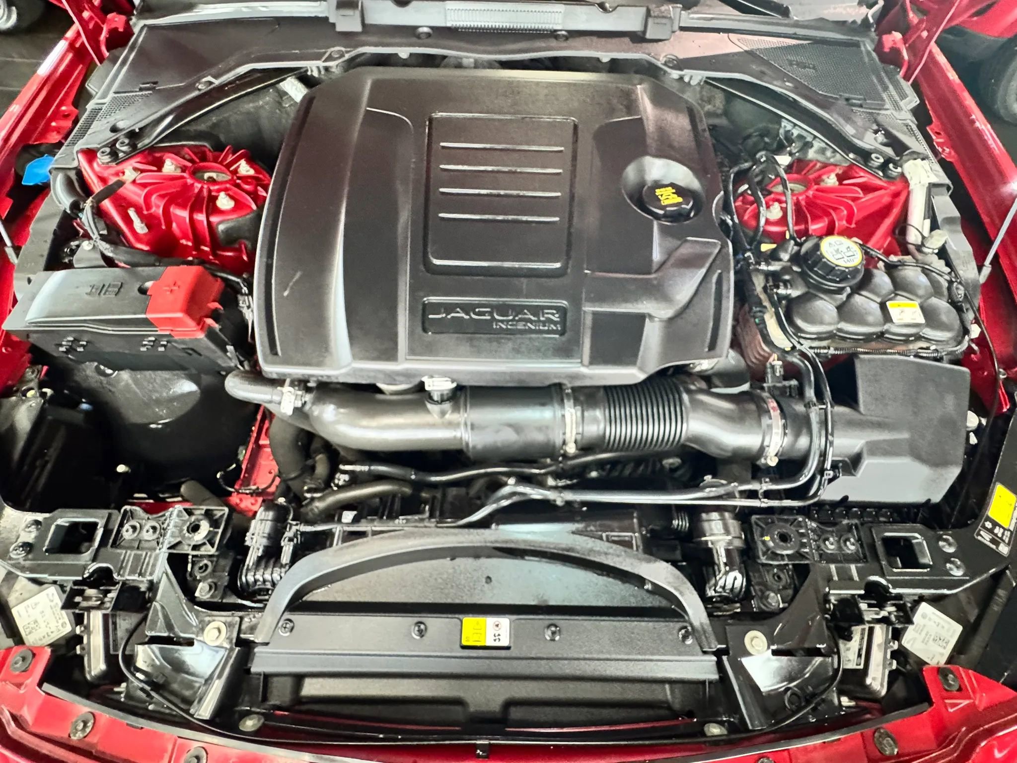 Used 2018 Jaguar XE Premium AWD/4WD image 41