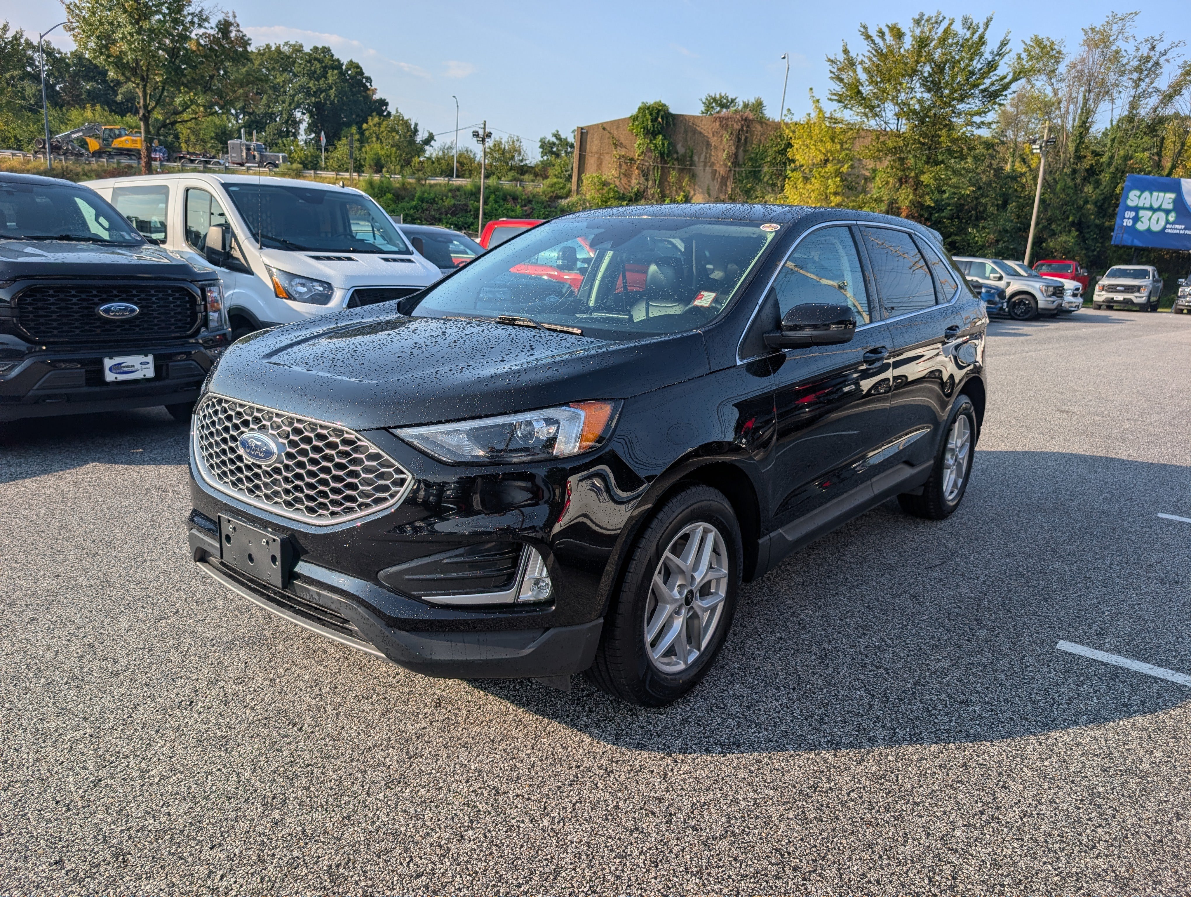 Certified 2024 Ford Edge SEL w/ Convenience Package AWD/4WD image 2